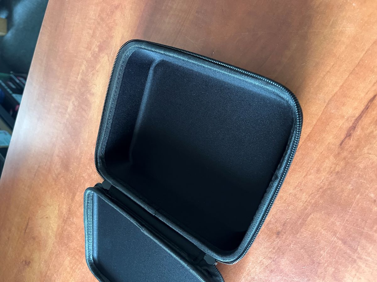 Úložný box na polomasku Swiss Air